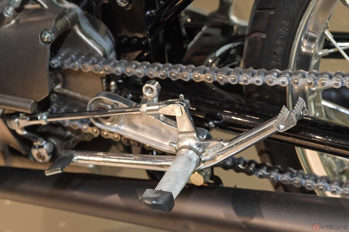 トム・フィリス選手用の「RC143」は、チェンジペダルがシーソータイプだった