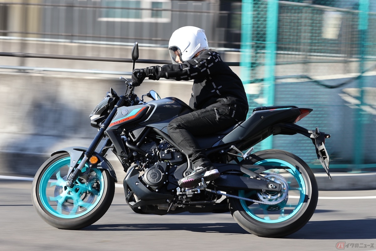 乗りやすさや一体感がより際立ったのは「MT-25」の方だった