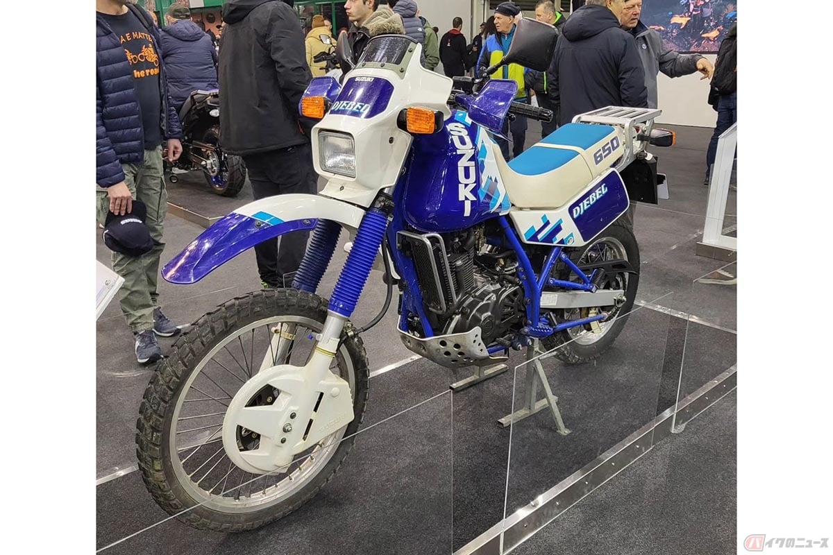 過去に参戦したパリダカールラリーで使用されたスズキ「DR650 R Djebel」