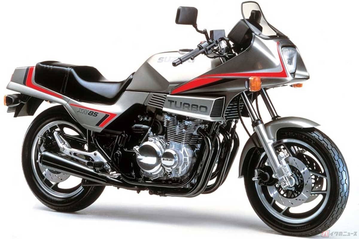 スズキ「XN85」(1982年)は、排気量673ccの空冷4気筒エンジンで最高出力85馬力を発揮