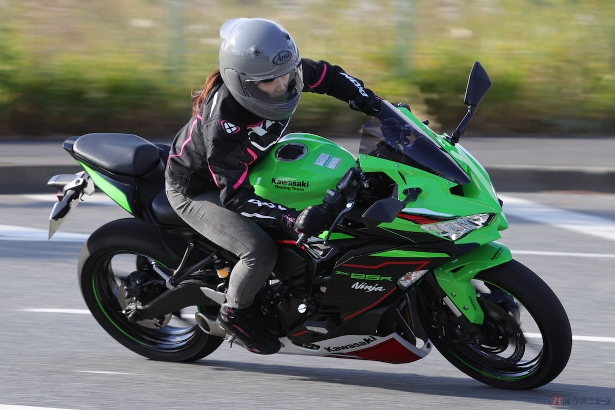 加速するにつれて回転数が上がってからシフトアップし、回転数が降下、また加速するにつれて回転数が上昇という流れをくり返す