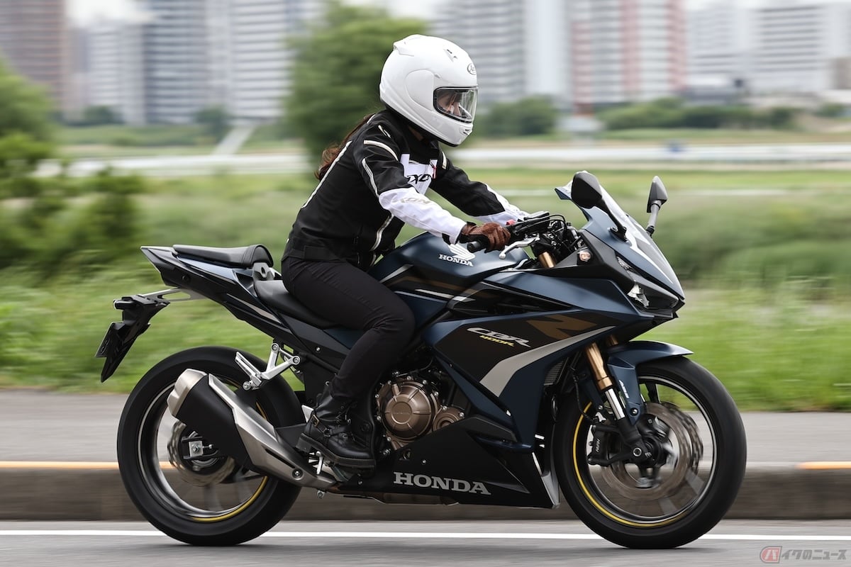 高出力を稼ぎやすいショートストロークで高回転型のエンジンを採用するケースが多い