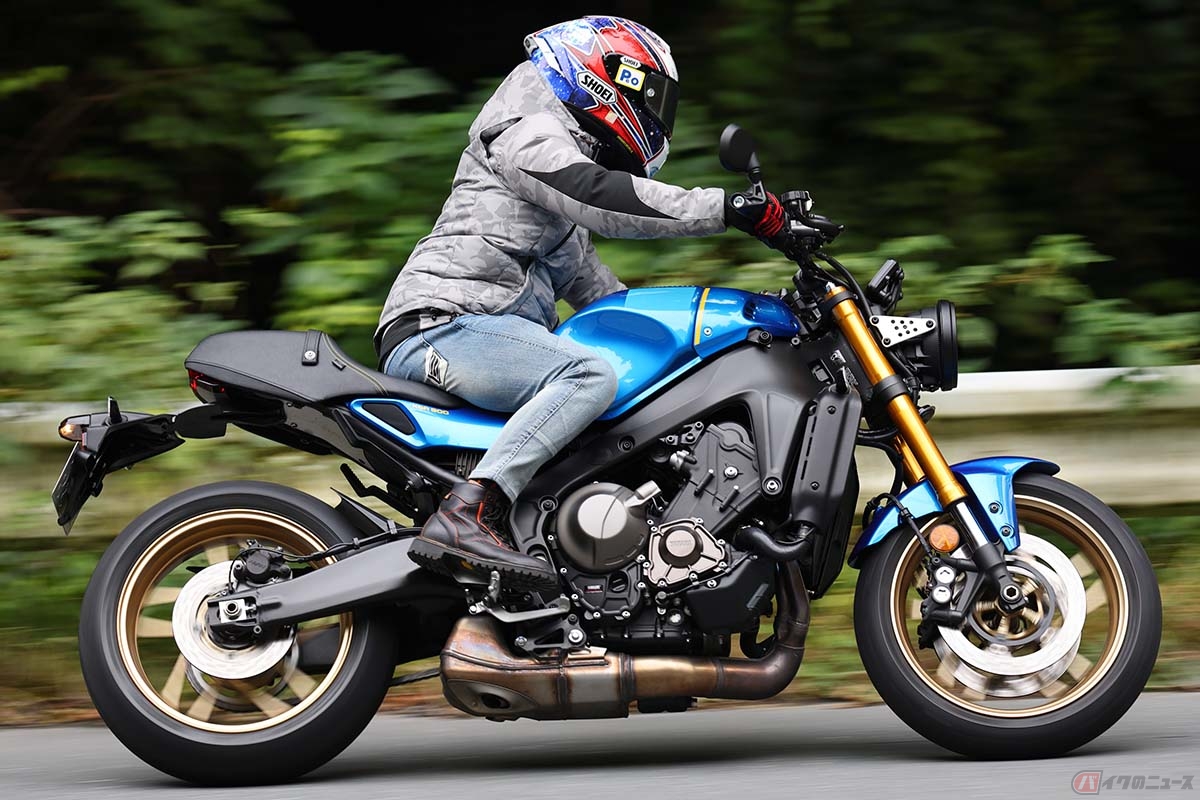 ヤマハ「XSR900」との一体感を感じながら快適な走行を楽しむ石塚健選手