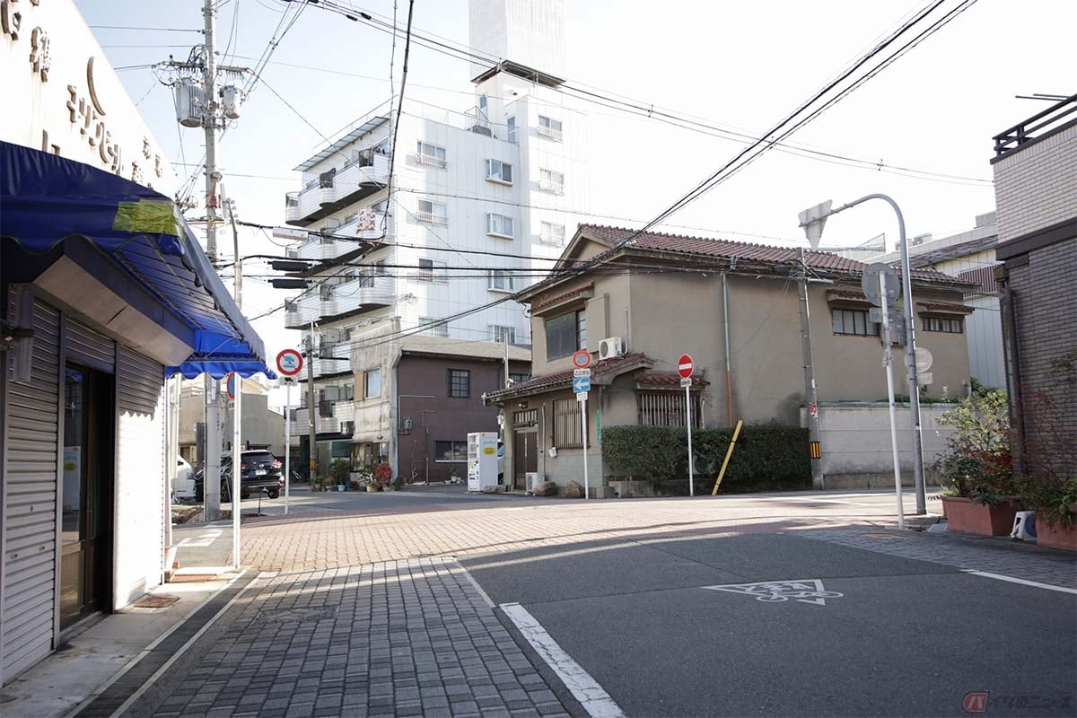 優先道路を通行するクルマなどを妨害した場合は「優先道路通行妨害等」の違反が適用される