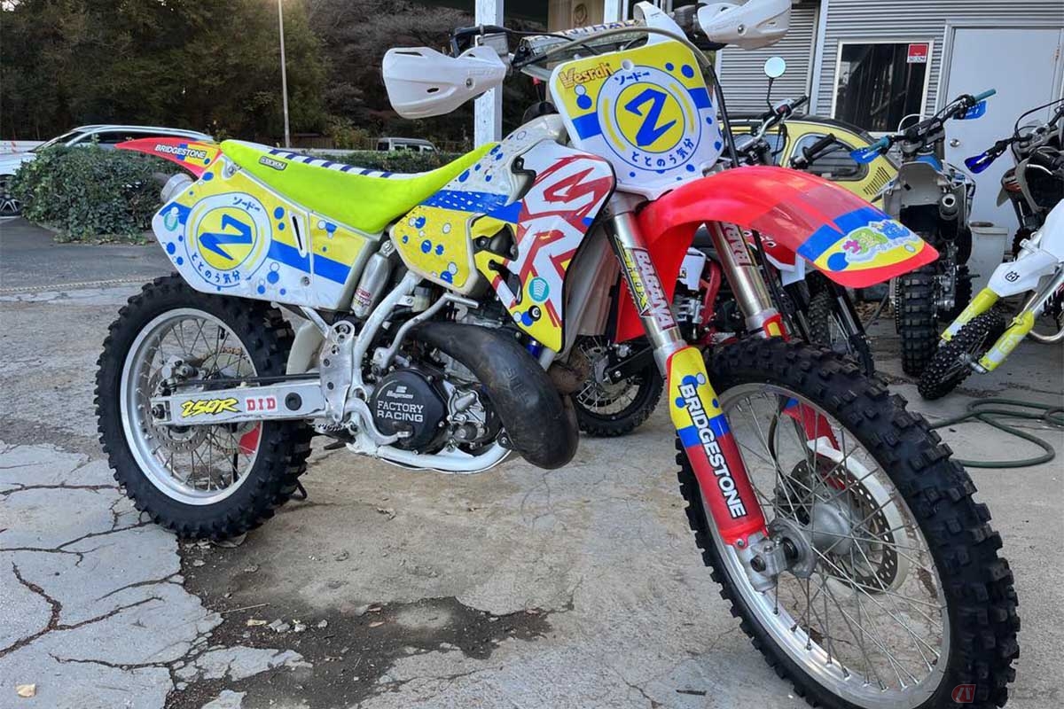 これは僕のCR250Rで、エンデューロで使っているもの。フロントはローダウンせずリアサスペンションのみローダウン。ホイルベースが外車に比べて短いのでローダウン加工をしてもバランスよく見える