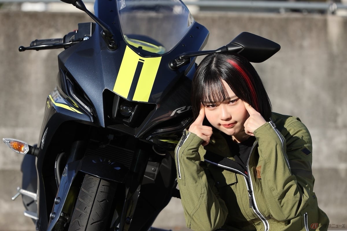 ハンサムなフロントマスクに左右のLEDポジションランプが切れ長の目みたいで、ヤンチャ感があります