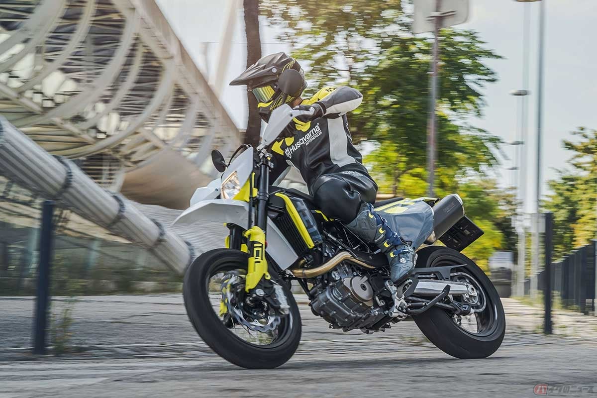 ハスクバーナ・モーターサイクルズ「701 SUPERMOTO」(2023年型) ※写真はオプション装着車