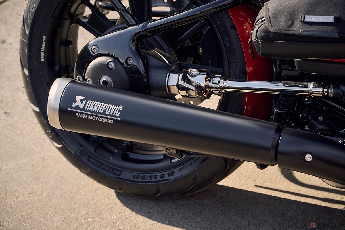 R18スポーツマフラー (Akrapovic)