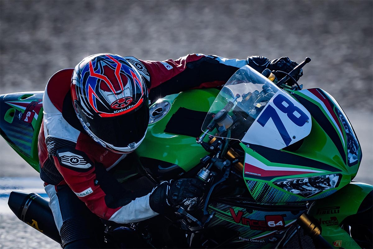 スーパーバイク世界選手権の事前テストでへレスサーキットを走る大久保光選手