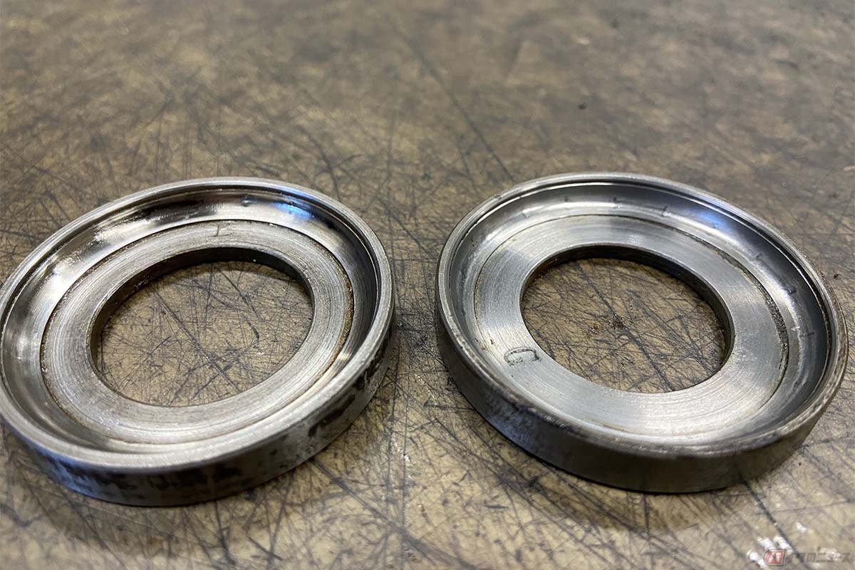 くっきり打痕が出来たステムベアリング