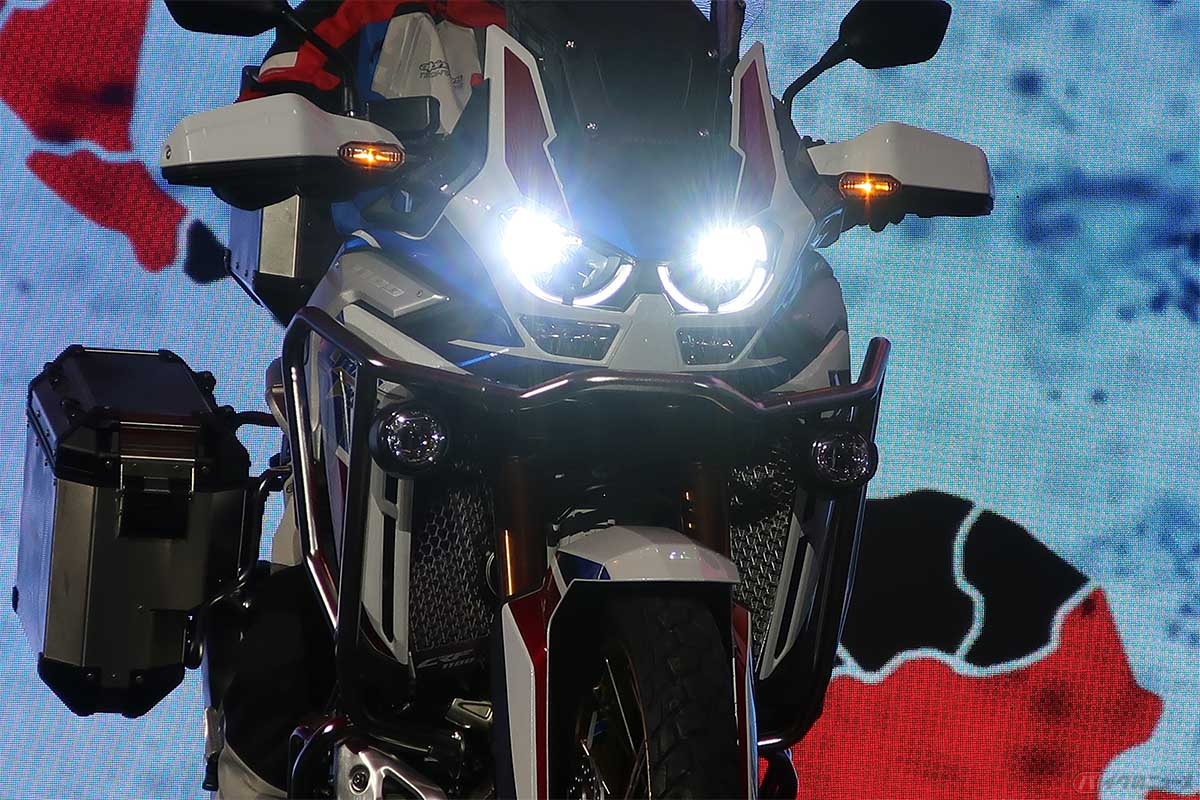 近年のヘッドライトで主流になっているのが「LED」