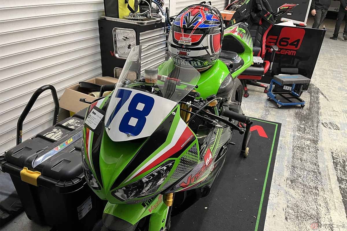 VINCE64 Racing Teamのピットの様子