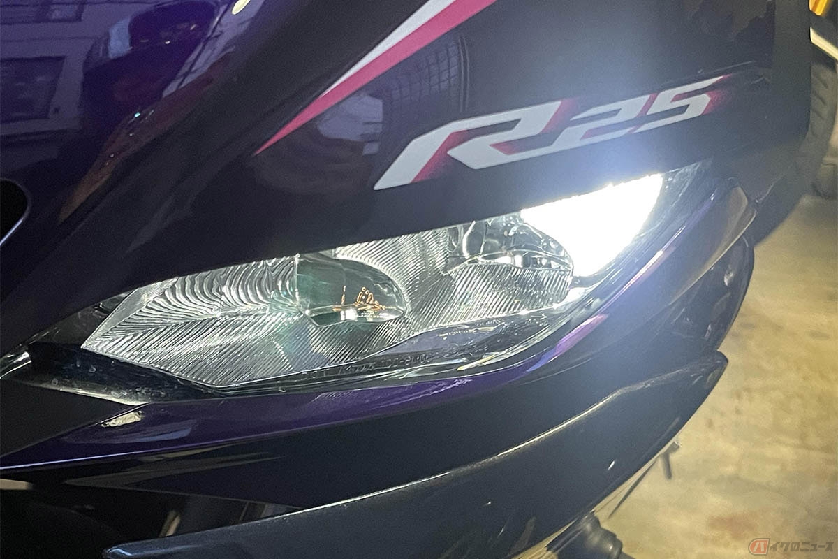 クリステル・チアリさんが試乗したヤマハ「YZF-R25」