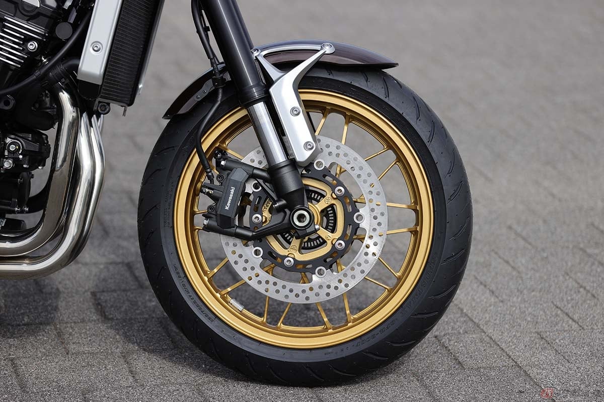 ラジアルタイヤにはサイズ表記にRやZRの文字が記載されている