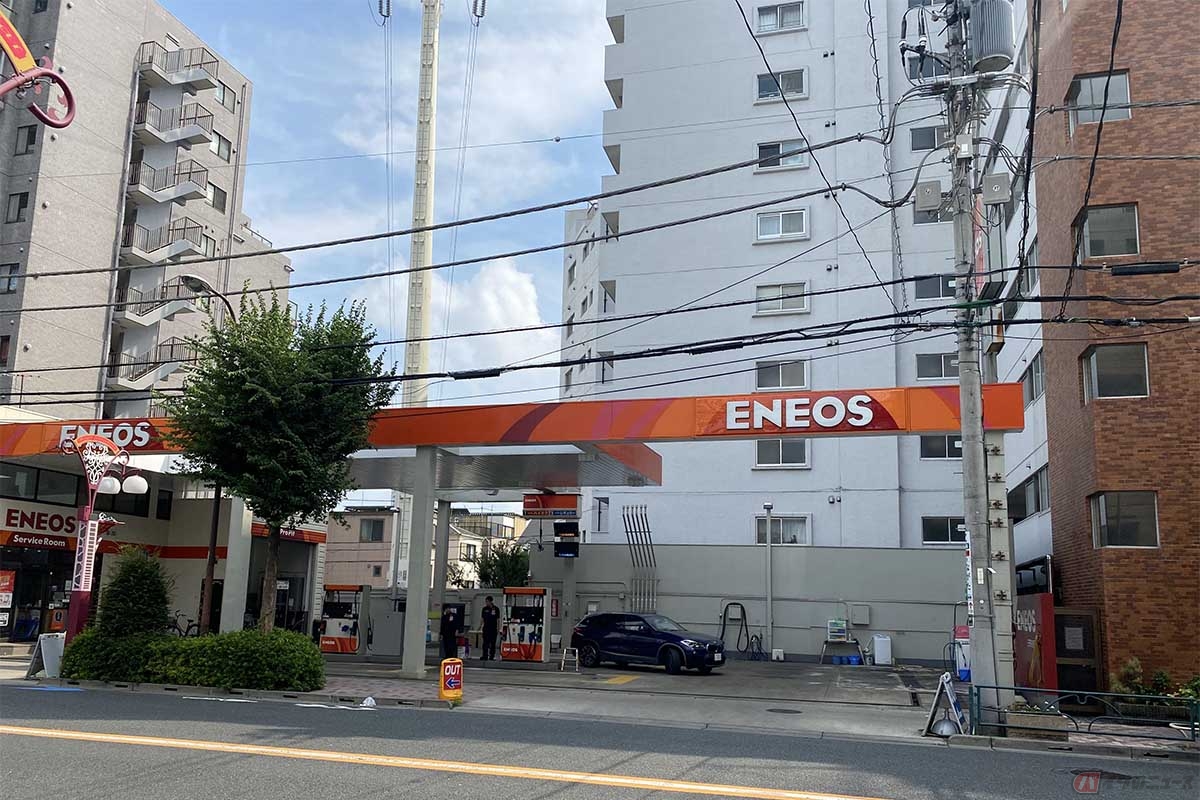 ガソリンが売切れない理由は店舗の規模に合わせて地下にタンクがある為