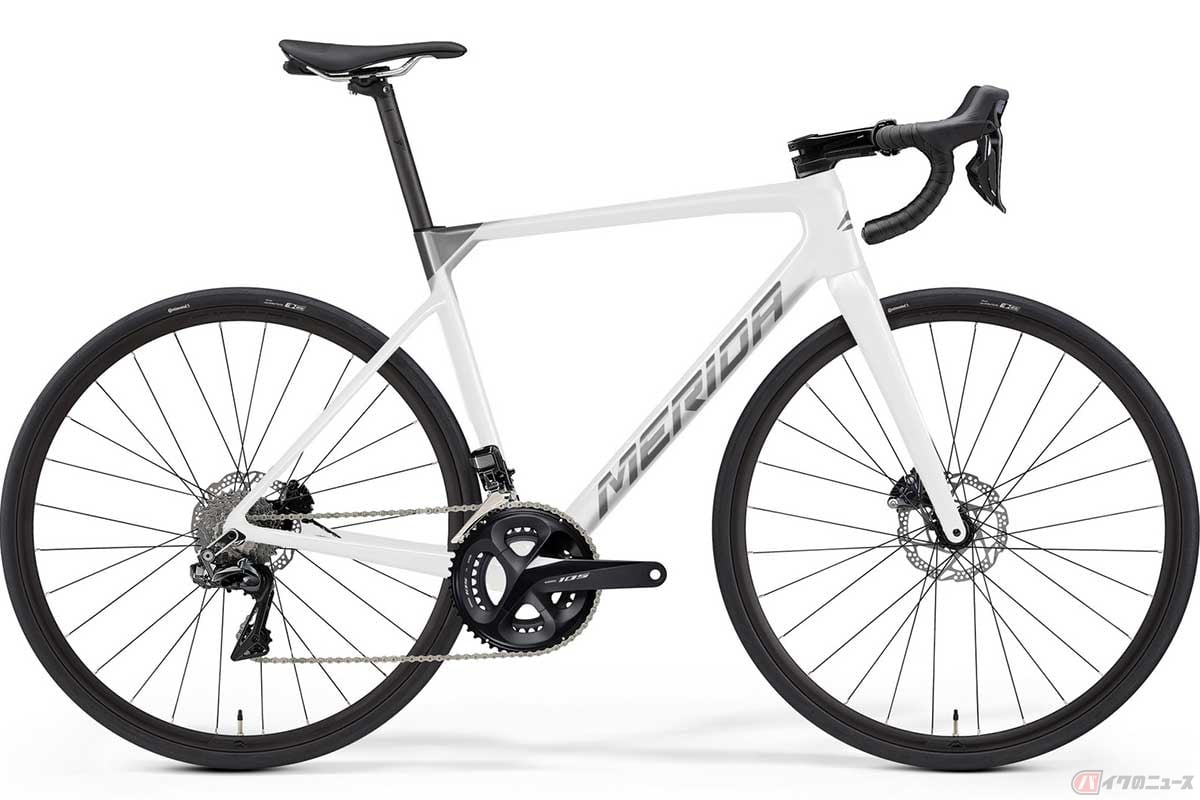MERIDA「SCULTURA 6000」カラー:ホワイト×ガンメタルグレイ