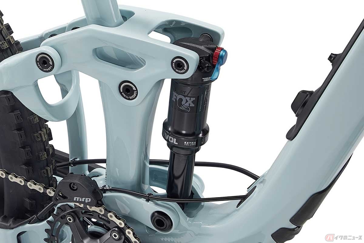 ライディングスタイルや走る路面によってジオメトリを3段階に調整可能な「フリップチップ マエストロ 3」システムを採用
