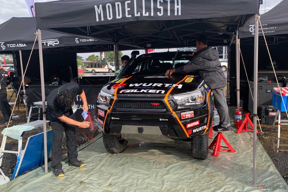 大会期間中、ハイラックスは毎朝新車のような状態にまでリフレッシュ、メンテナンスされ、その日走りだすのを待っていた