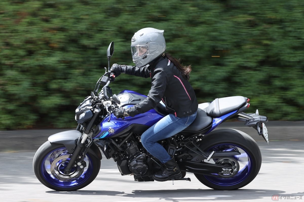 クラッチとシフトチェンジ操作を自分でおこなうMTモデル