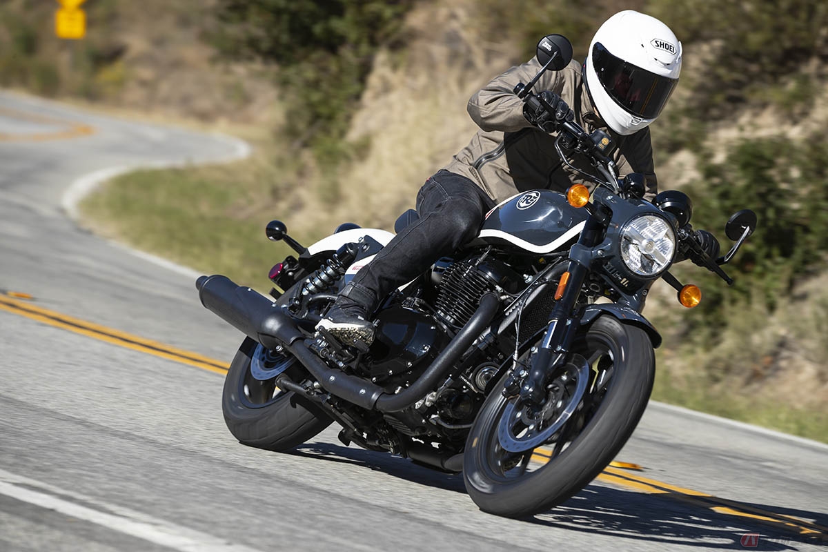 新型「ショットガン650」の試乗会が行われたのは、米国ロサンジェルス。大都市における渋滞を経験しながら、そこから少し足を延ばすだけでバリエーション豊かなワインディングにもアプローチできます。そして新旧の車＆バイクカルチャーがソコココにあることが、LAでの試乗会開催の決め手になったと言います
