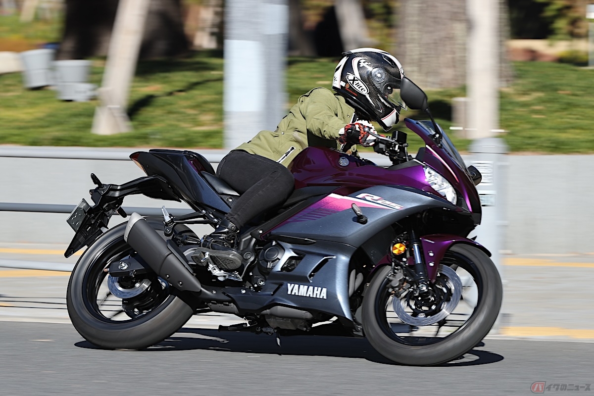 YZF-R25自体がコーナー時の傾きをベストポジションに持ってきてくれる