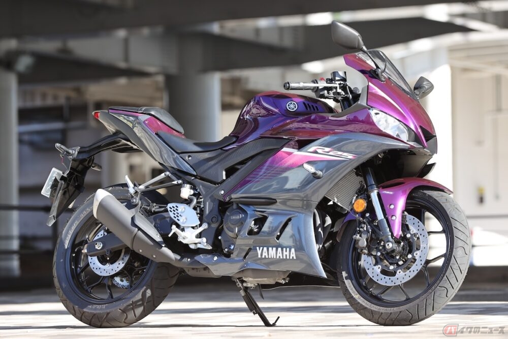ヤマハの250cc軽二輪ロードスポーツモデル「YZF-R25 ABS」の力強い走り