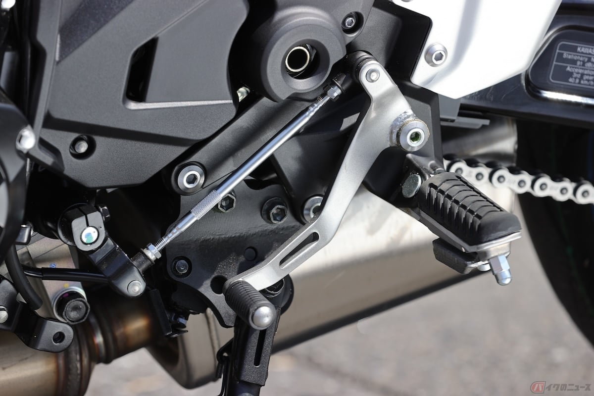 スポーツバイクからクルーザー、オフロードまで幅広い車種で採用されているリターン式