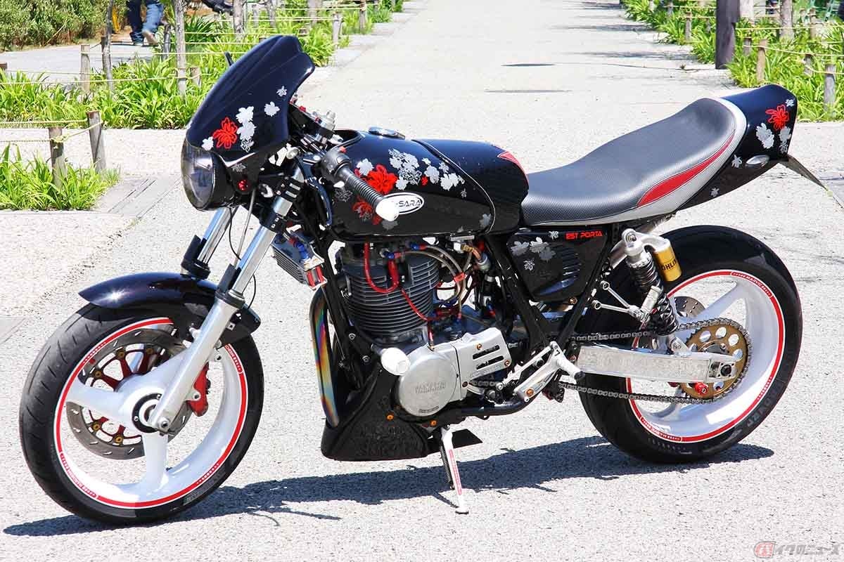 福岡県のSR専門店・デルスラーラよるSRカスタム。エンジンやサスペンションの性能アップに合わせて、MARVIC製マグネシウムホイールを履いています