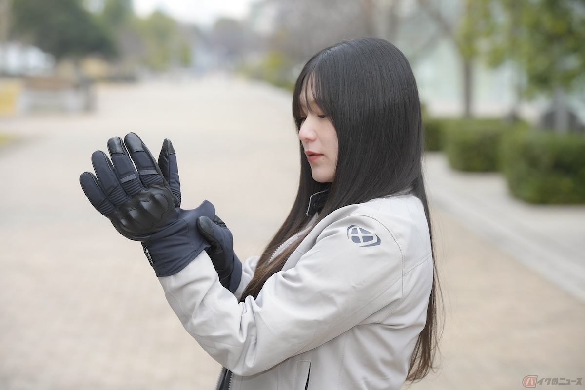 ゴールドウインのモーターサイクル専用グローブ『GORE-TEX CE Control Gloves(ゴアテックス シーイー コントロール グローブ)』をご紹介するよ