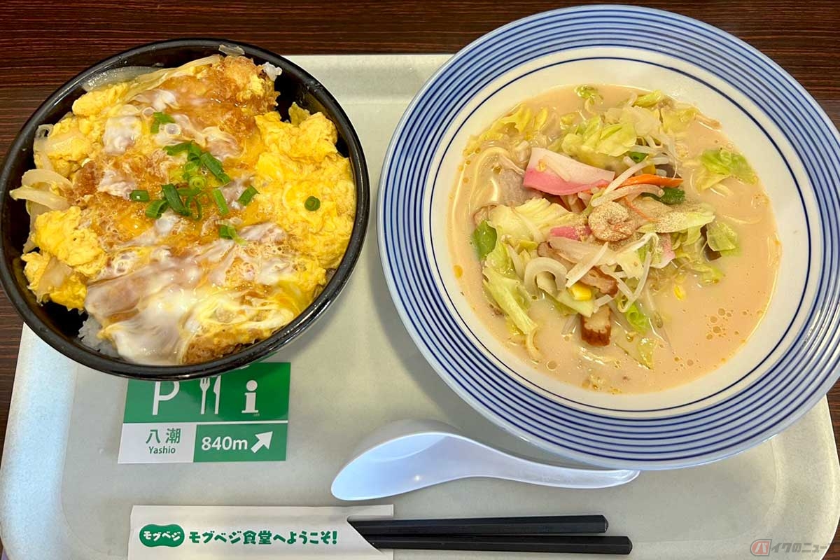 首都高「八潮PA」でいただく限定メニュー「かつ丼・スモールちゃんぽんセット」(1230円)は、少し変わった組み合わせ。ボリューム的には満足
