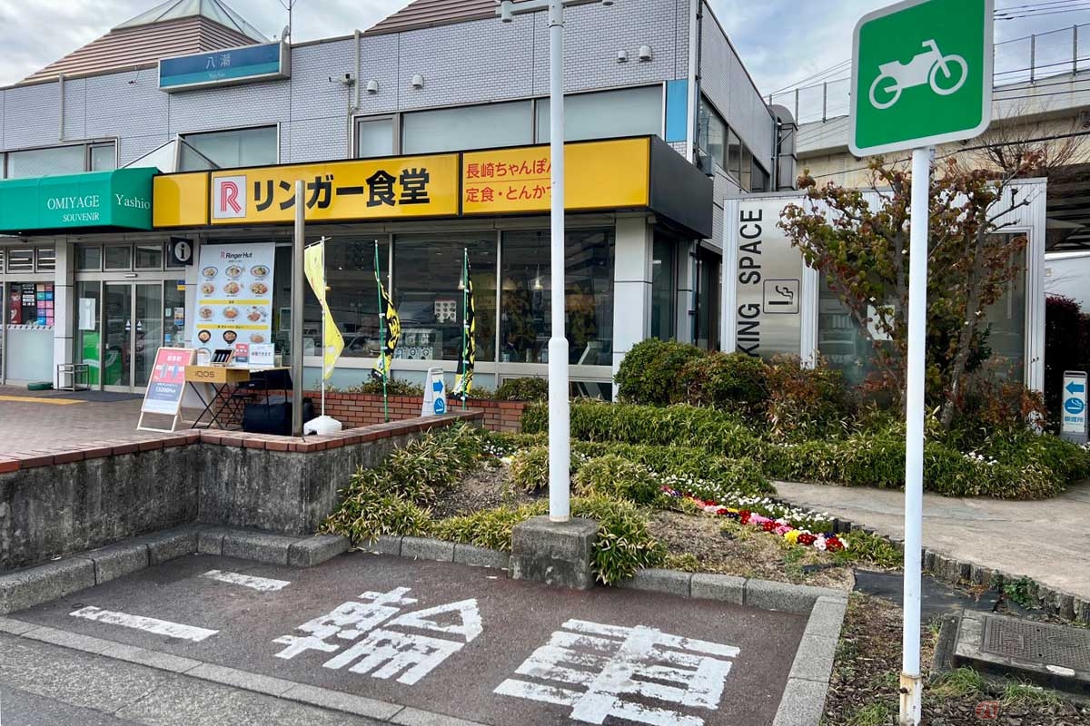 狭いながらも2輪専用の駐車スペースが確保されている