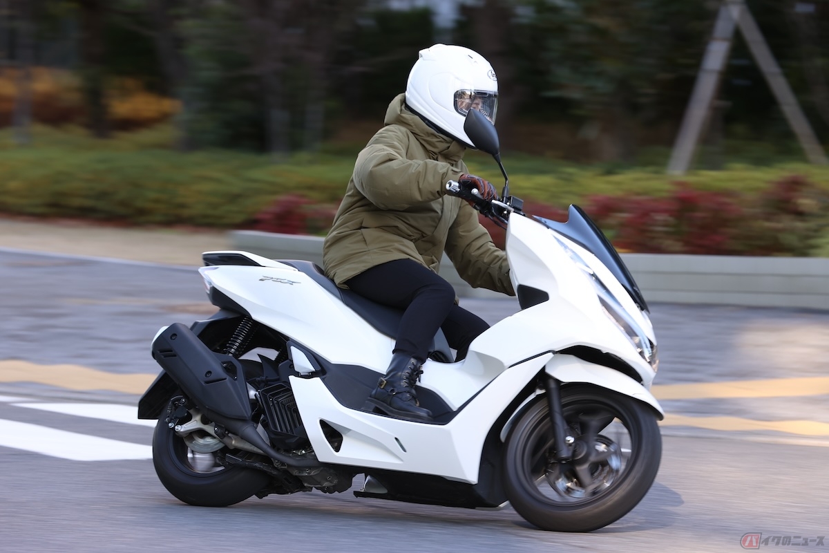 日々の通勤、通学の際には、クルマよりも燃費や機動性に優れたバイクの方が適しているかもしれない