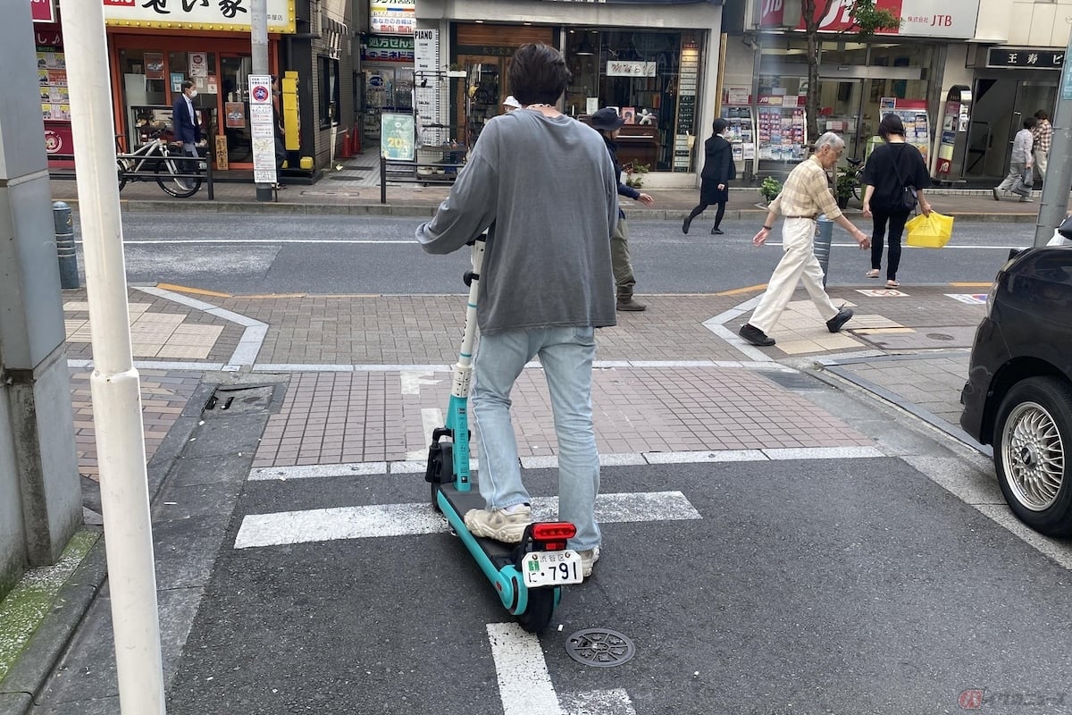 特定小型原付は原付バイクとは異なり、16歳以上であれば運転免許不要で運転することができる