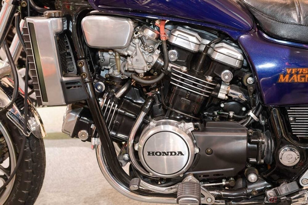バイクで世界初の水冷90度V型4気筒エンジン搭載 ホンダ「VF750マグナ