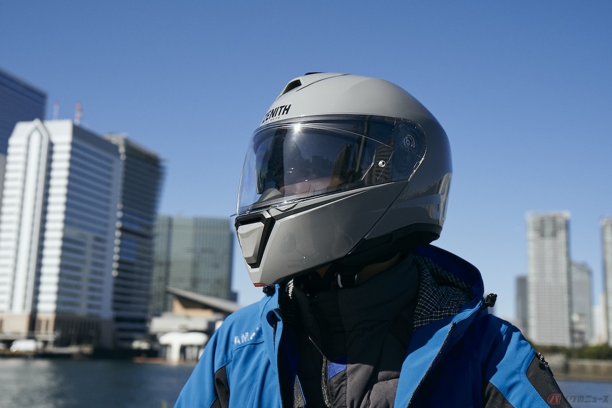 バイクに乗る際には、ヘルメットの着用が義務となっています