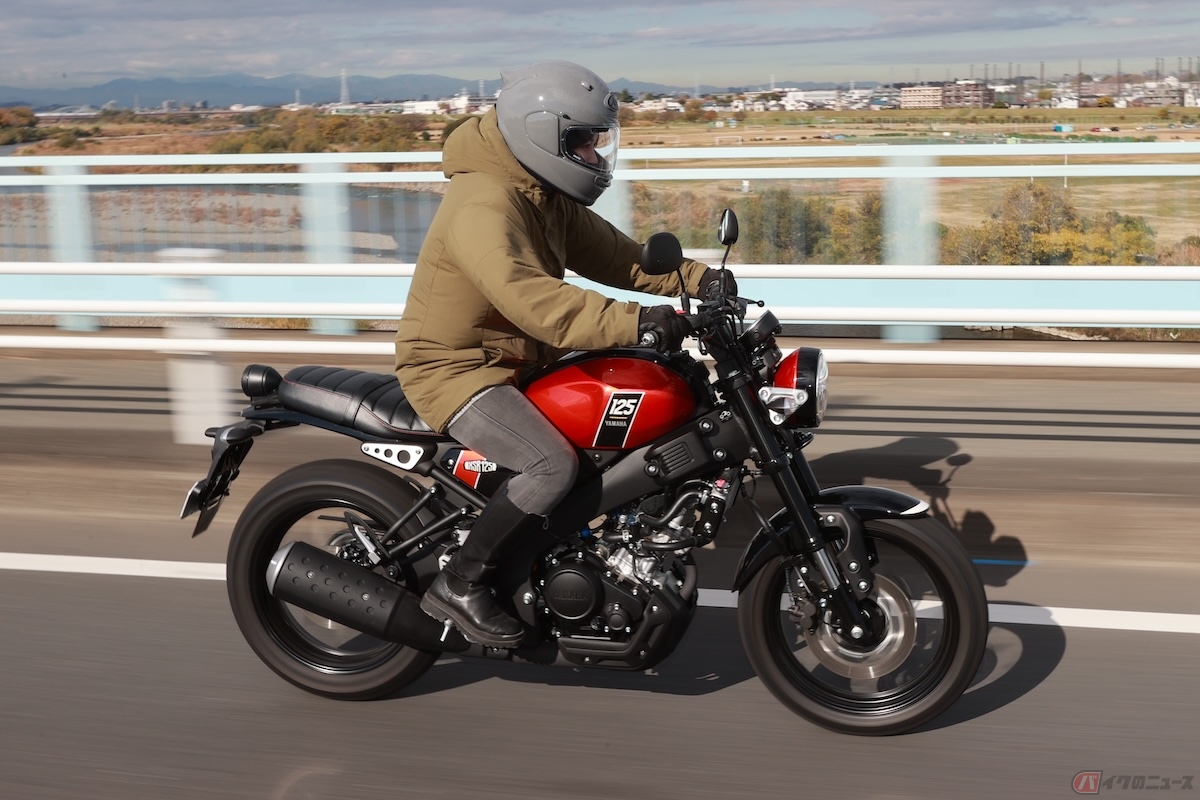クルマと違いエアコンがないバイクは、夏は暑さ、冬は寒さを我慢しながら運転しなければならない