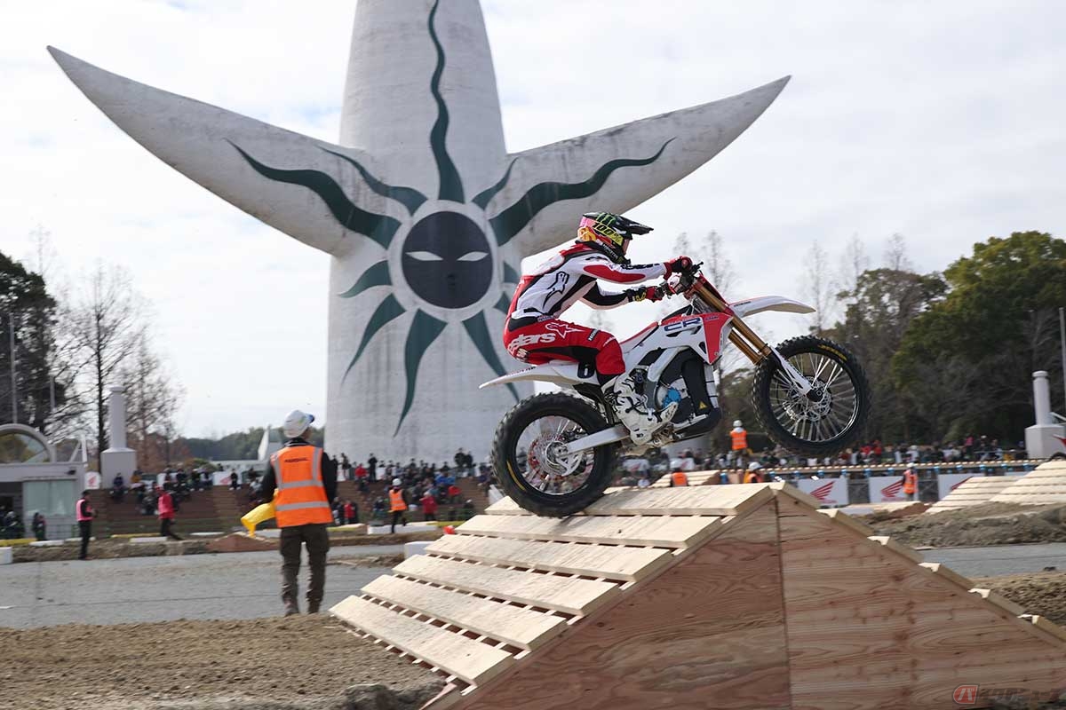 ホンダ「CRエレクトリック・プロト」を走らせるトーシャ・シャレイナ選手（Team HRC／男性ライダー）