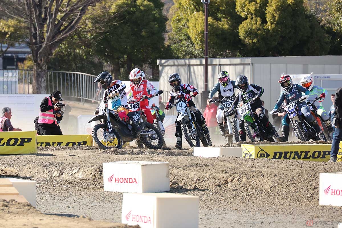 レースは男女別に、それぞれ3レース(1レース8分+1周)が行なわれた