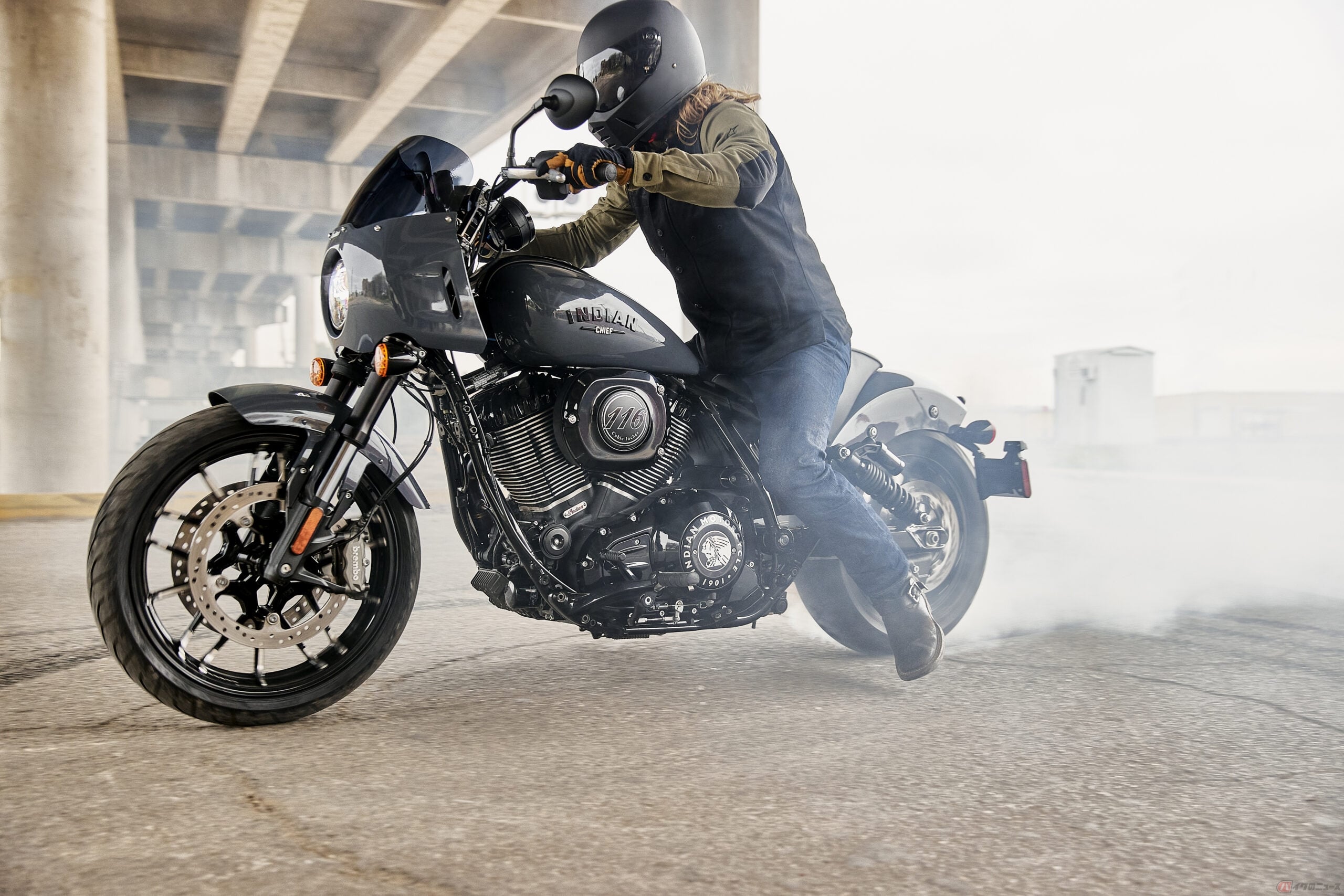 インディアンモーターサイクルのパフォーマンスクルーザー新型「スポーツチーフ」ステルスグレー