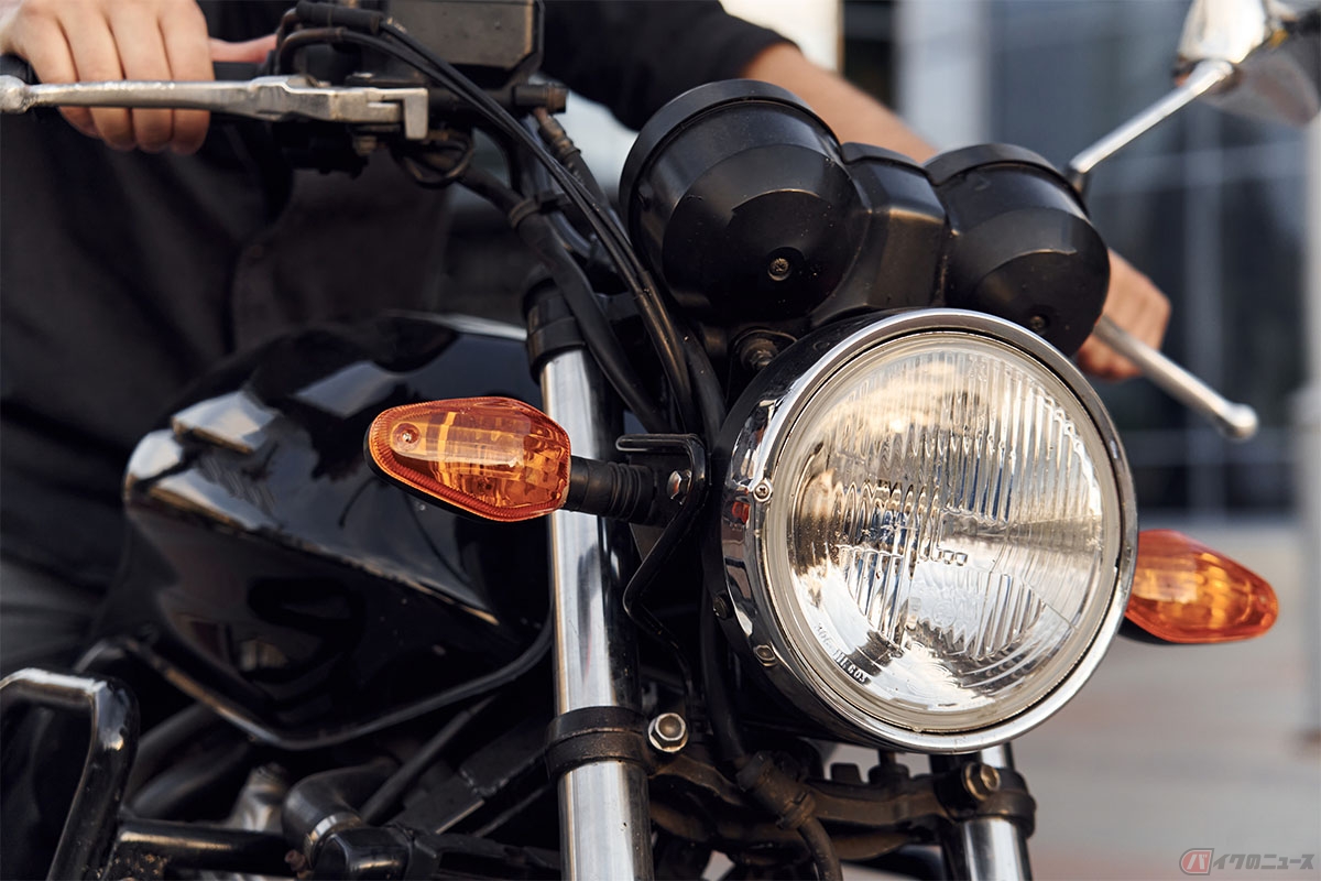 バイクのヘッドライトに使われているのは、主に「ハロゲン」、「LED」、「HID」の3種類