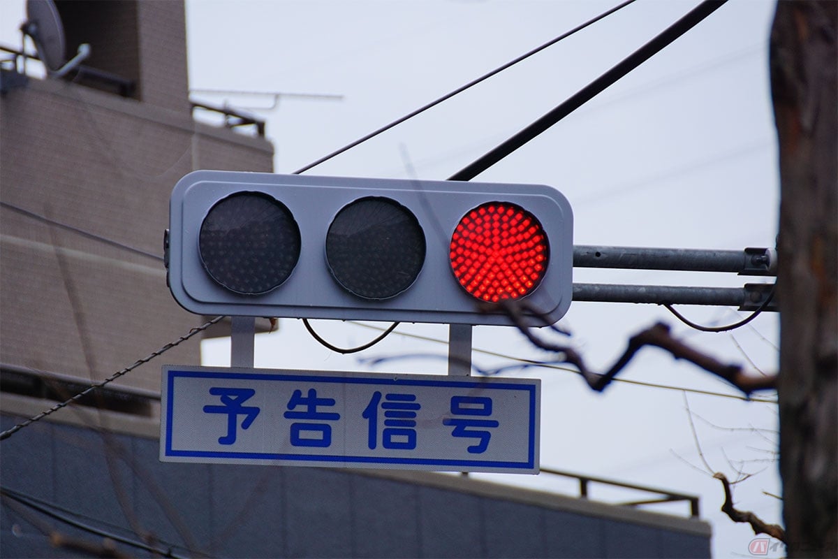 ブリンカーライトと通常の信号機との大きな違いは設置されている高さ