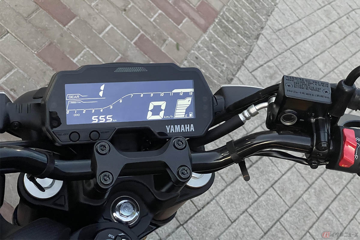 クリステル・チアリさんが試乗したヤマハ「MT-125」のメーター周り