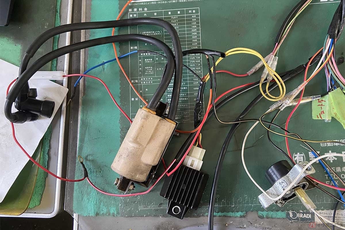 リプロメインハーネスを修正し12V・全波整流レギュレーターに対応