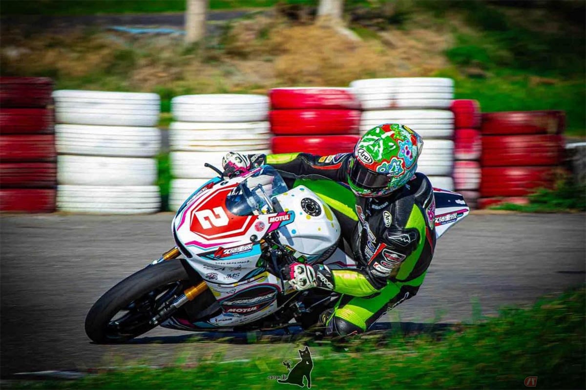 僕が台湾で仕上げたバイク。このバイクのオーナーの社長がこのバイクに乗ったら「最高な乗り味!ベストタイムを1秒も更新できた!颯道の速さは人間のテクニックとマシンを作り上げる能力!」と絶賛してくれた。僕の作ったバイクは比較的誰でも乗りやすいみたい