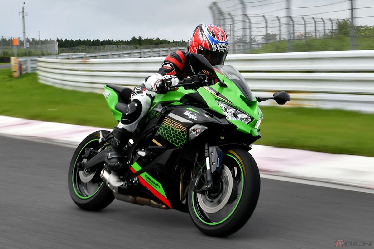 4気筒エンジンが搭載されるカワサキ「Ninja ZX-25R」