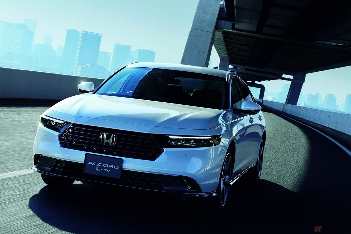 ホンダ新型「アコード」プラチナホワイト・パール