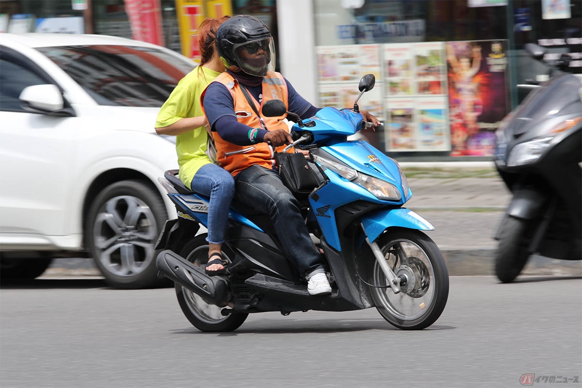 スクーターなど、フレームが低い位置になっているバイクを「アンダーボーン」と呼ぶ