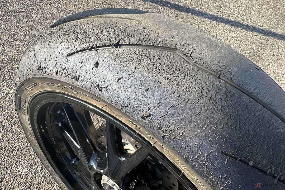 タイヤのメンテナンス不足もスリップダウンの原因になる