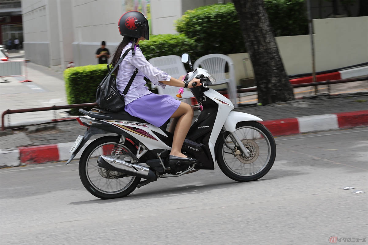 荷物を積んだり気楽な服装で乗ったりと、アンダーボーンは日常の足として活躍するバイク