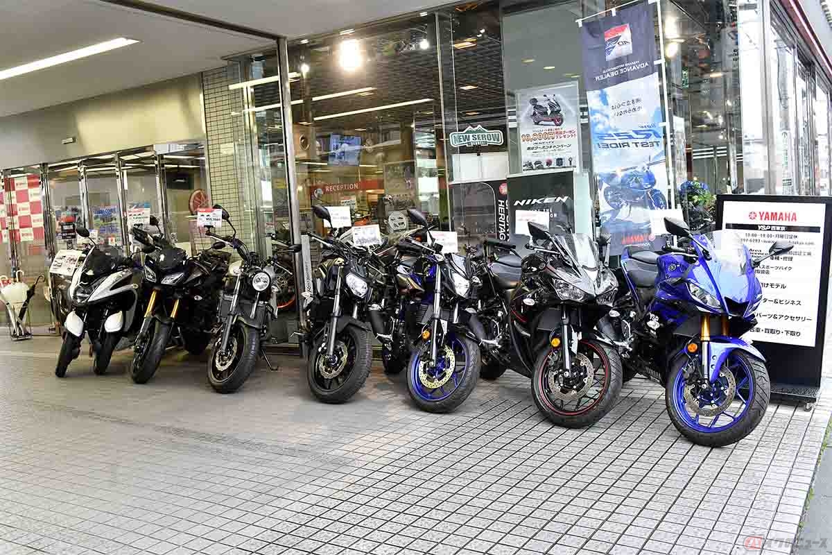 認定中古車は、下取りや仕入れの段階から状態の良い車両を厳選する事に加え、整備やテストを入念におこなうなど、販売するまでに手間と費用がかかる